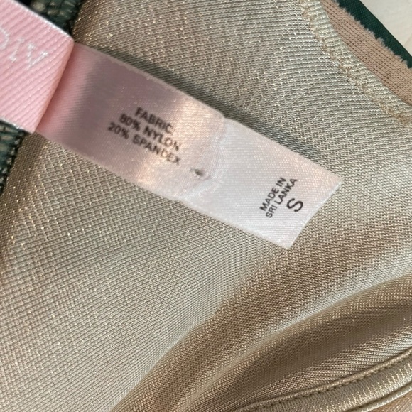 Victoria’s Secret Green Halter Bikini Top Women’s Small Elegant Beach Travel - Picture 6 of 7